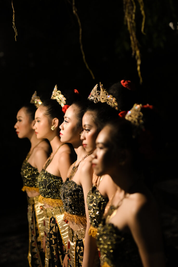 Hi-Tea Fashion Show di GRAMM Hotel by Ambarrukmo: Merayakan Hari Batik dengan Kemegahan Mode Lokal