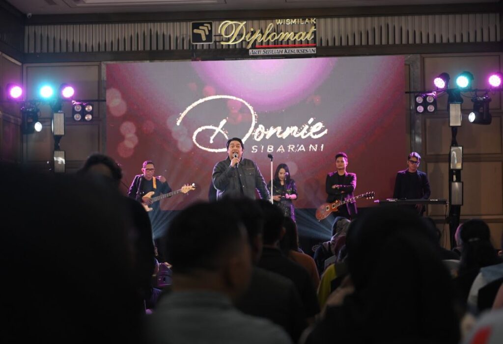 Donnie Sibarani Hadrikan Malam Spektakuler dengan Konser Nostalgia di GRAMM HOTEL by Ambarrukmo