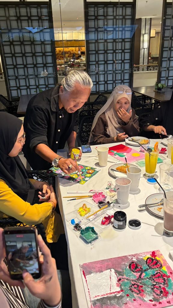 GRAMM HOTEL Buka Kelas Creative Painting, Ajak Publik Berkarya Bersama